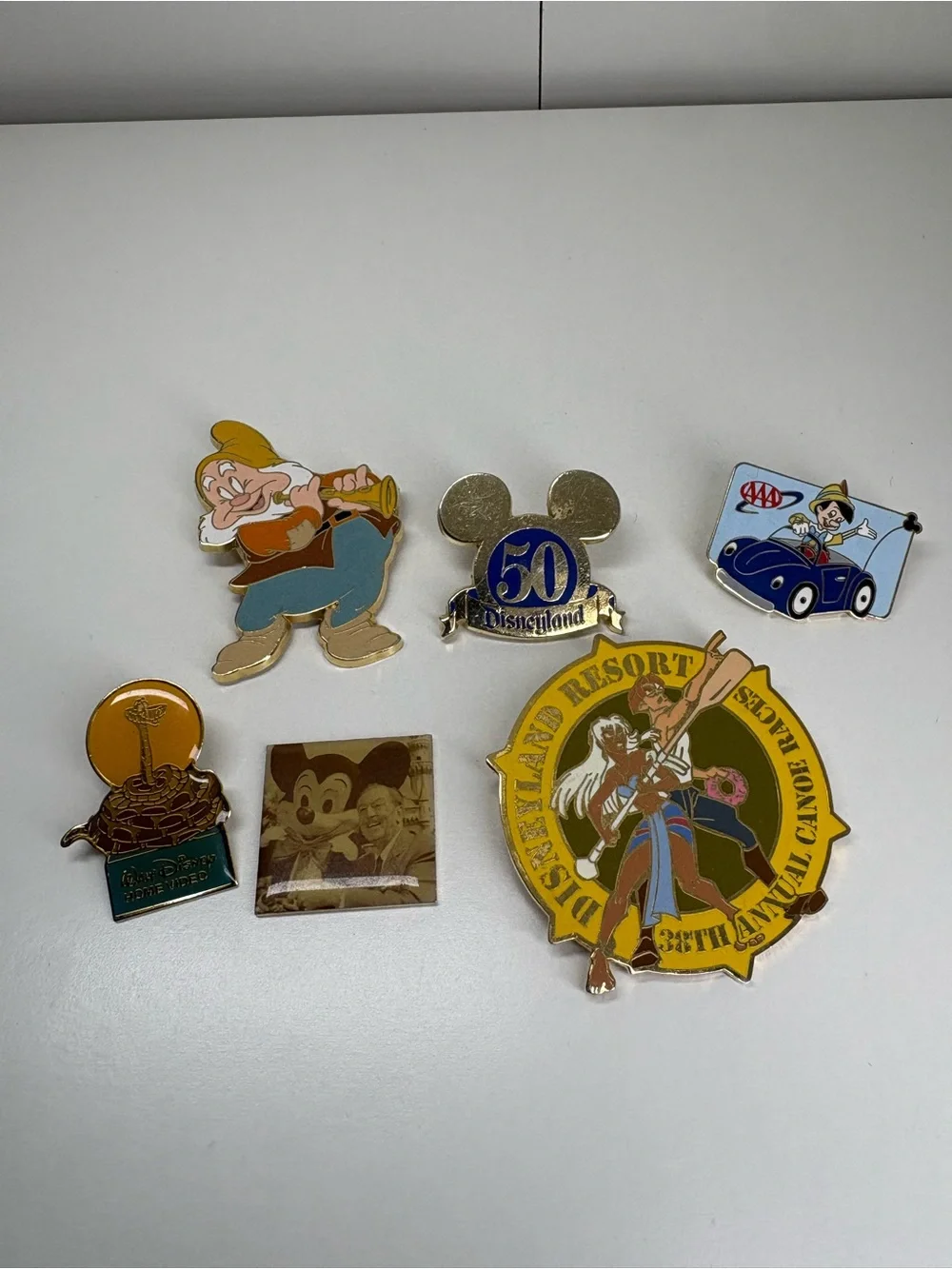 Disneyland/Disney World Collectible Pin Lot
